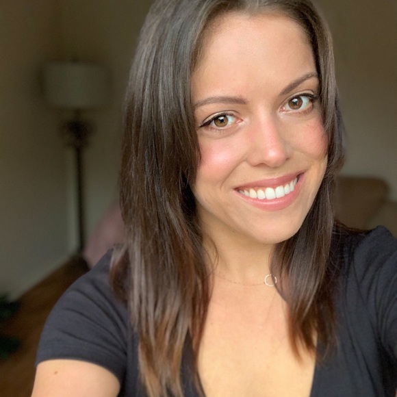 Meet your Posher, Justine - Picture 1 of 3